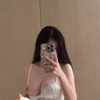 大奶高玩女孩  胸前份量十足  軟綿綿超誘人