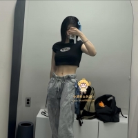 酷酷學妹 長相清秀又有點冷感  實際身材超好 腿長腰細一...