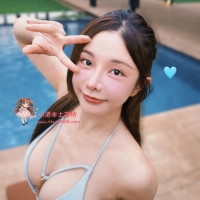 高挑長腿性感半球！知性類型的氣質女人