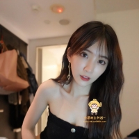 高顏值纖細美人 身材勻稱比例好